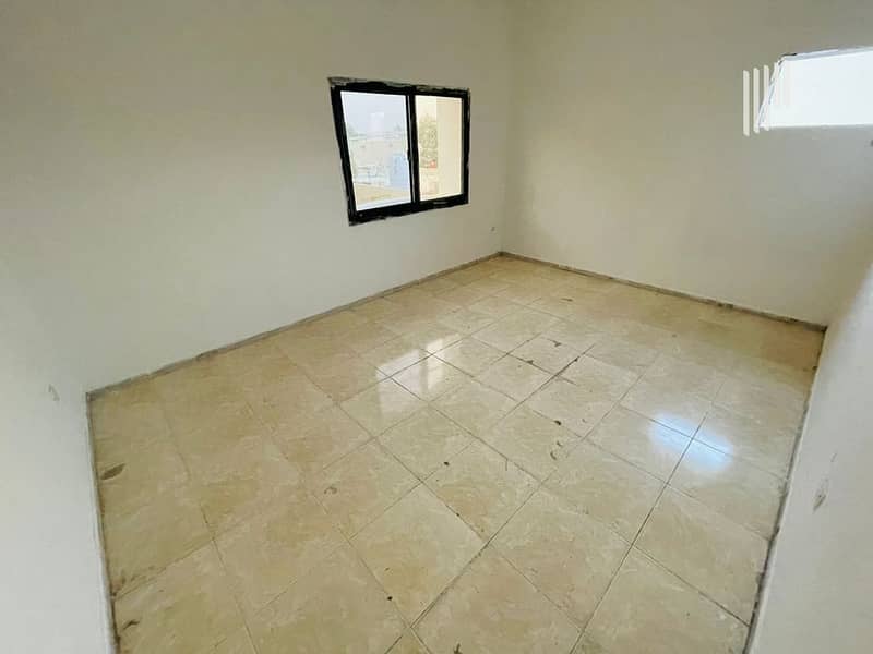 5 Close to Al Satwa supermarket | easy access to Bus station | Price Negotiable