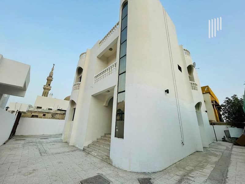 11 Close to Al Satwa supermarket | easy access to Bus station | Price Negotiable