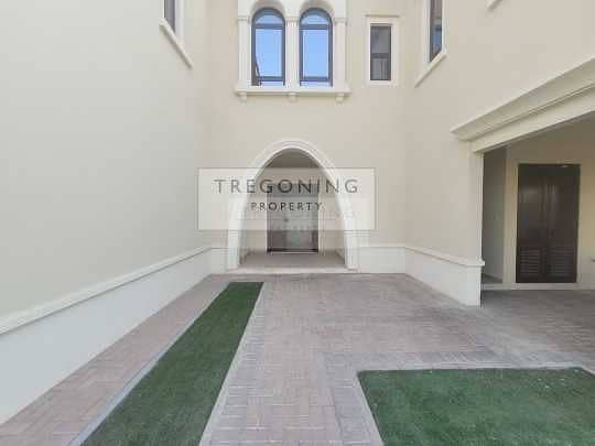 20 Amazing clean six bedroom independent villa