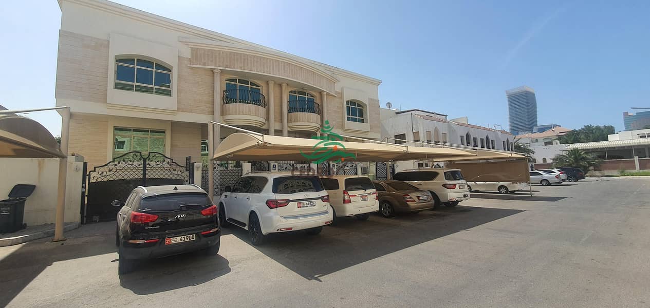 Spacious six bedrooms villa in khalidiya