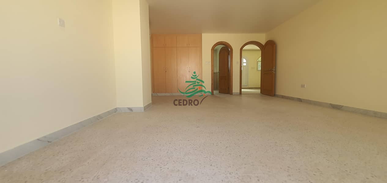 15 Spacious six bedrooms villa in khalidiya