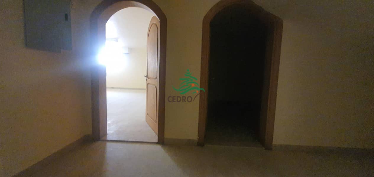 41 Spacious six bedrooms villa in khalidiya