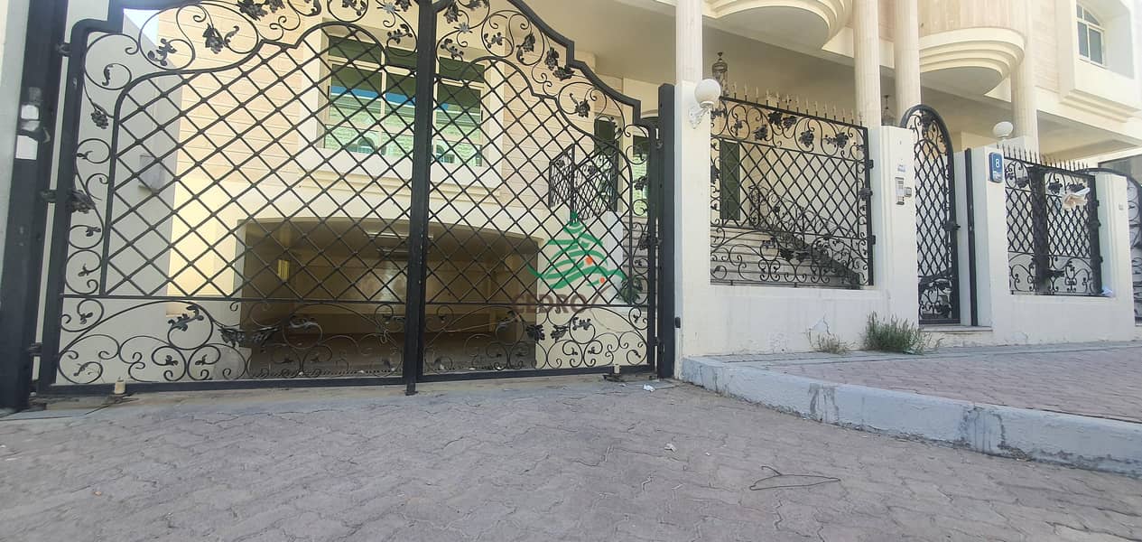 53 Spacious six bedrooms villa in khalidiya
