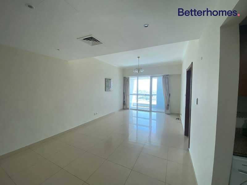 10 Park View| Balcony| Well Maintained| Vacant