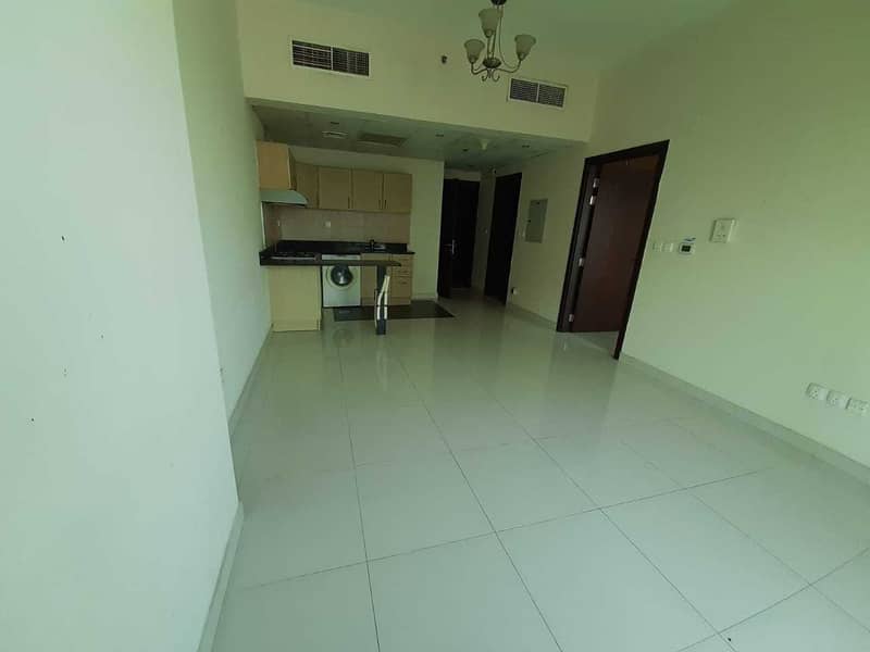 10 SPACIOUS - ONE BED FULLY FURNISHED - VACANT