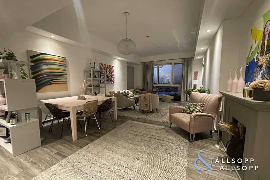 11 Exclusive & Upgraded 2 Beds | Sunset View