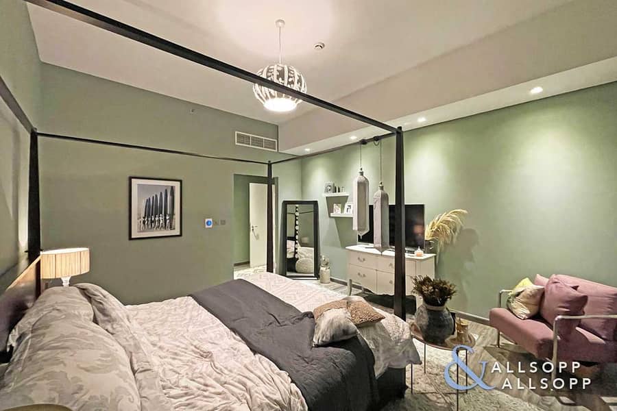 4 Exclusive & Upgraded 2 Beds | Sunset View