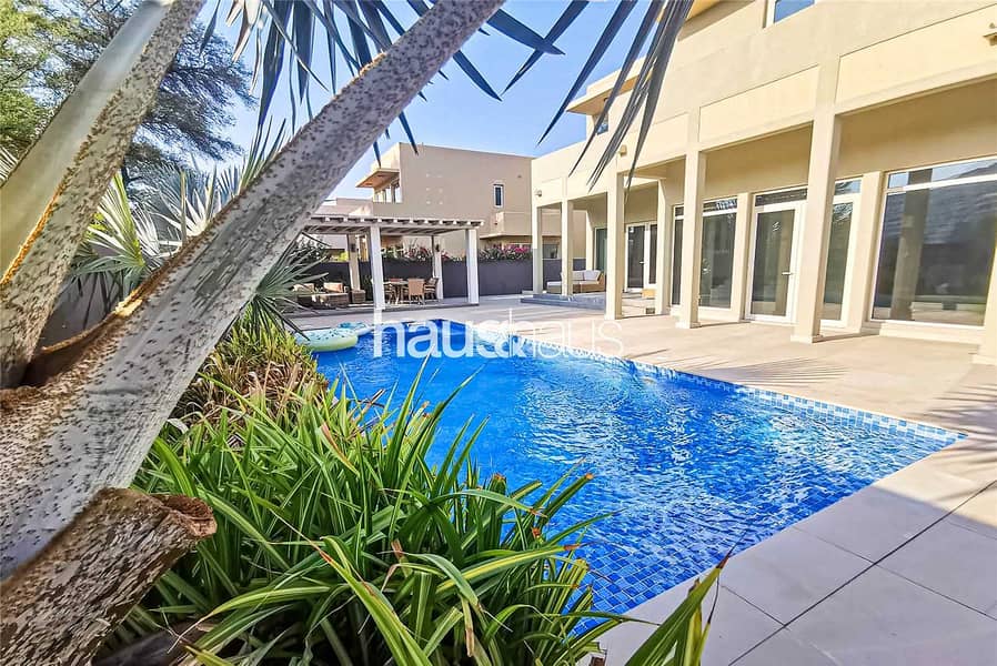 11 Upgraded | Private Pool | Beautiful Landscaping