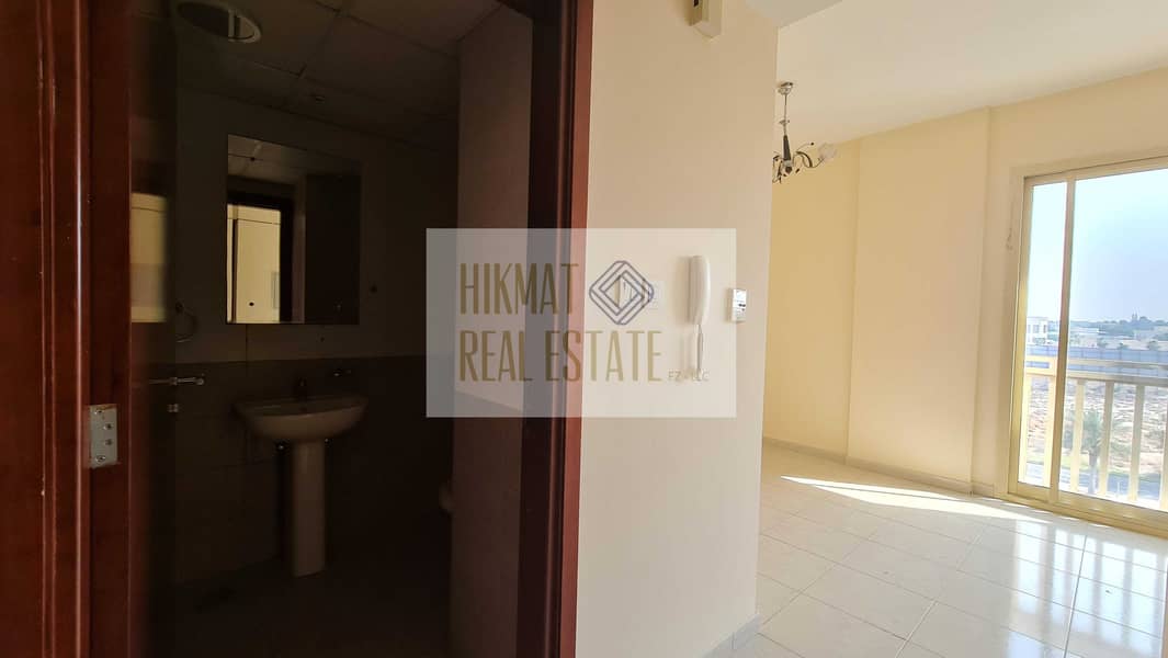 4 Cozy Small Studio High Floor in Mina Al Arab