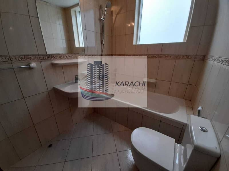 21 SPECIOUS TWO BEDROOMS APARTMENT WITH TWO FULL WASHROOMS