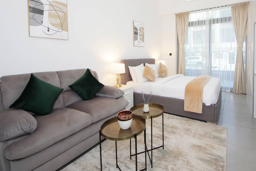 5 Bedroom & living area