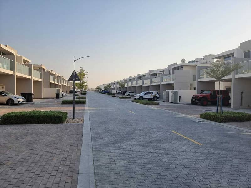 Ready To Move !!! Brand New 3 bedroom Townhouse in Damac Hills 02 Akoya Oxygen