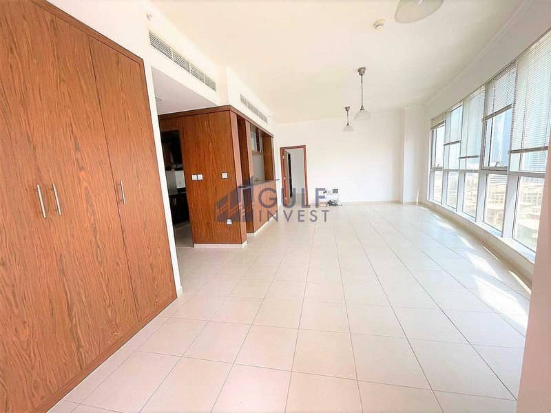 10 High Floor with Beautiful Lake & Boulevard View of