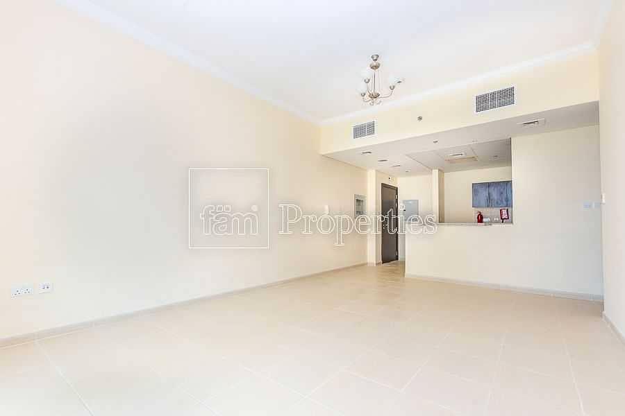 Well Miantained | Super Spacious Living area