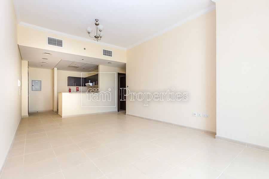 4 Well Miantained | Super Spacious Living area