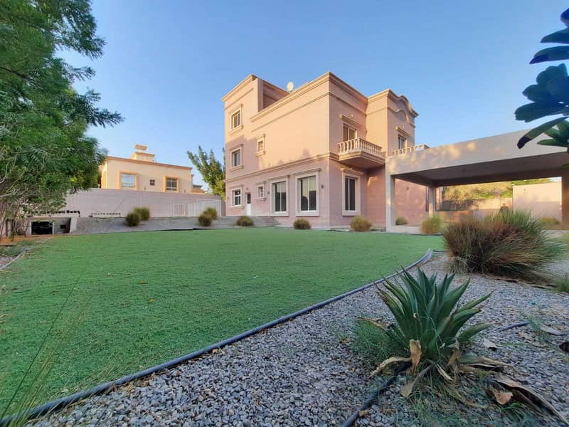 5 BED VILLA WITH POLL & GARDEN