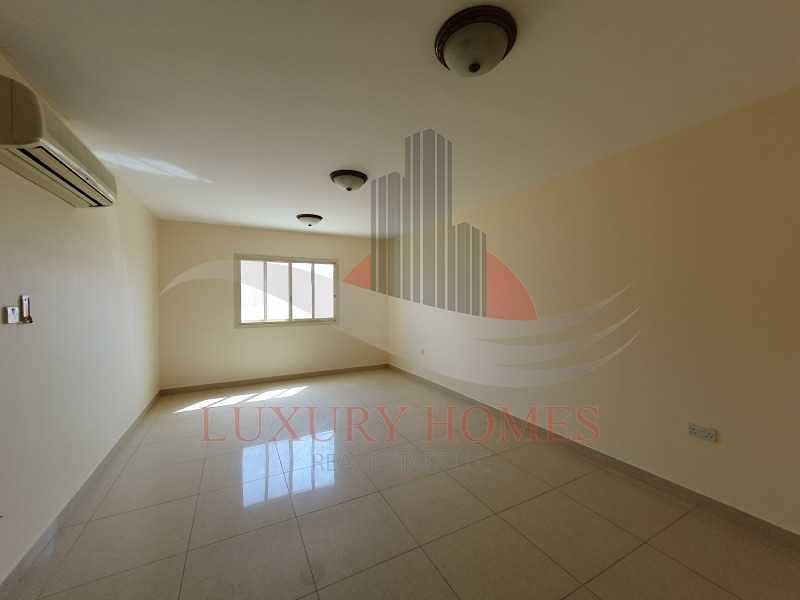 9 Spacious Roof Flat Near Jimi Mall walking to Safa