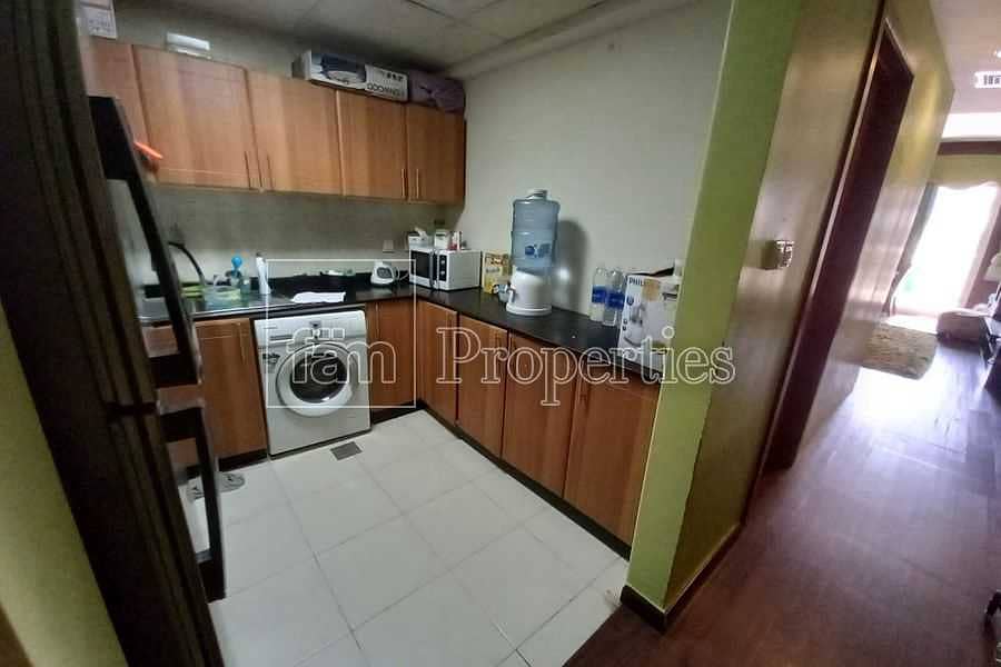 8 COZY 1BR WITH STUDY |  6 CHEQUES