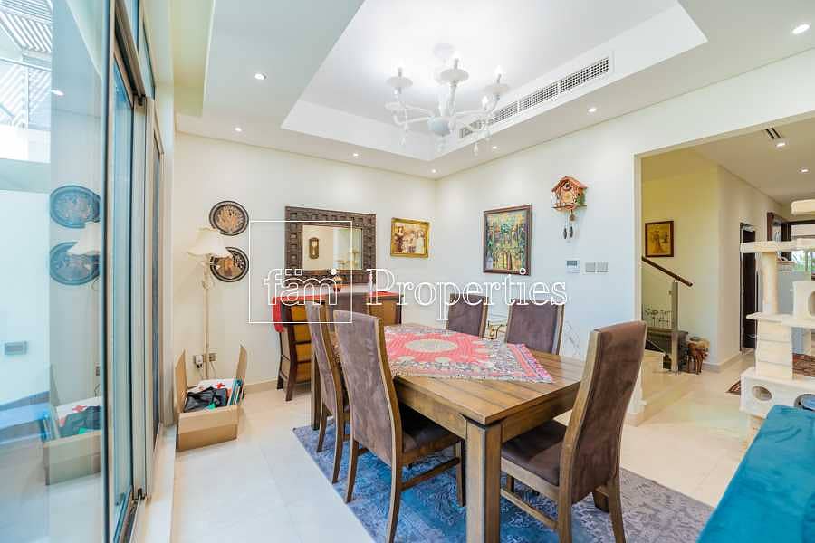 5 Perfect Family Home Bright Spacious townhouse