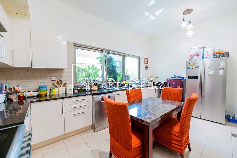 6 Perfect Family Home Bright Spacious townhouse