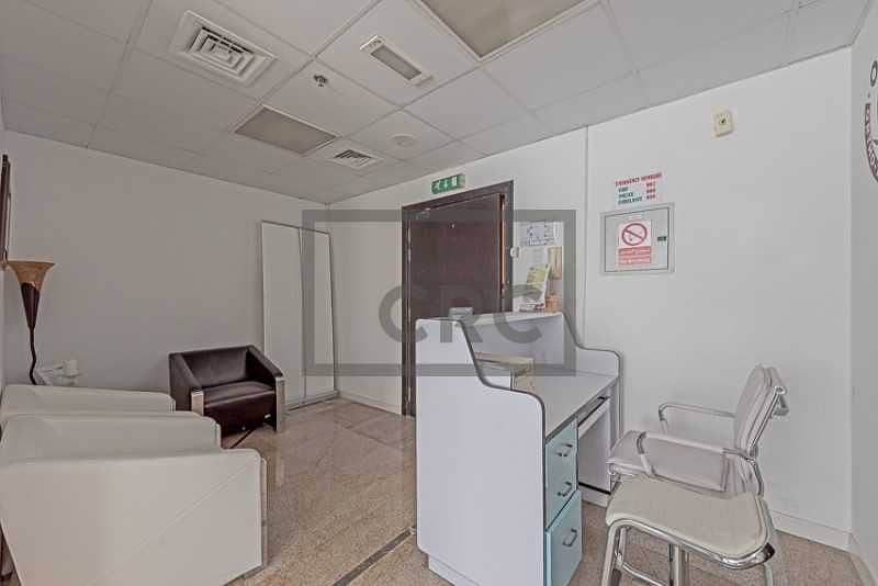 3 Clinic ready with 2 washrooms /  Low floor