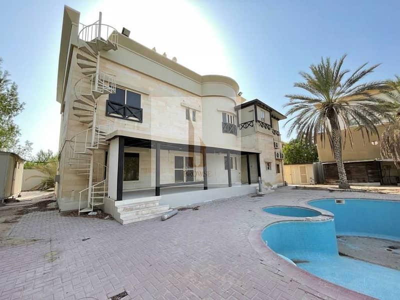 HOT LIST! 4BR+M+D 2 KITCHENS PRIVATE POOL + GARDEN HOT LIST! 4BR+M+D 2 KITCHENS PRIVATE POOL + GARDEN