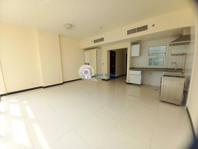 Amazingly Spacious Wider And Well Maintained Easy Entrance & Exist Located Building Apartment