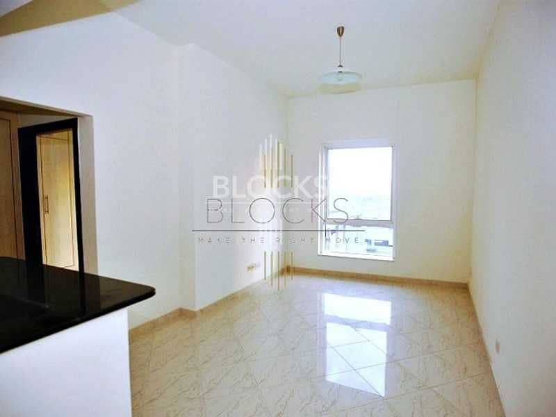 6 3BHK Apartment w/ Balcony | For Sale