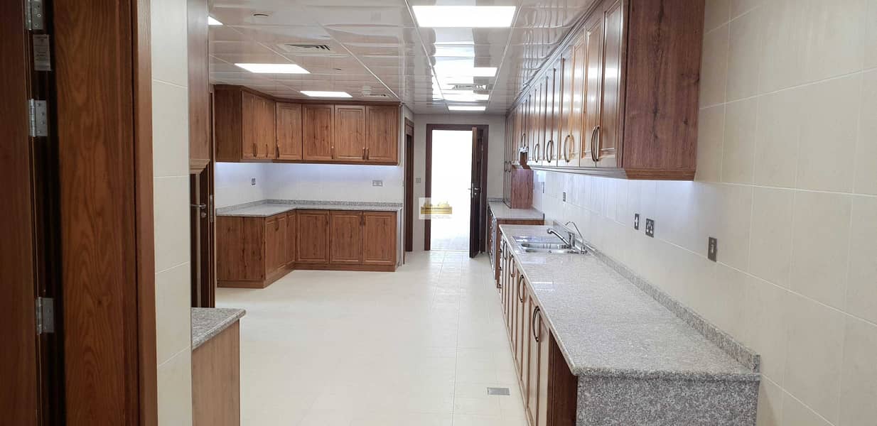 18 Special Villa w/ Full Facilities 4BHK  Al Bateen