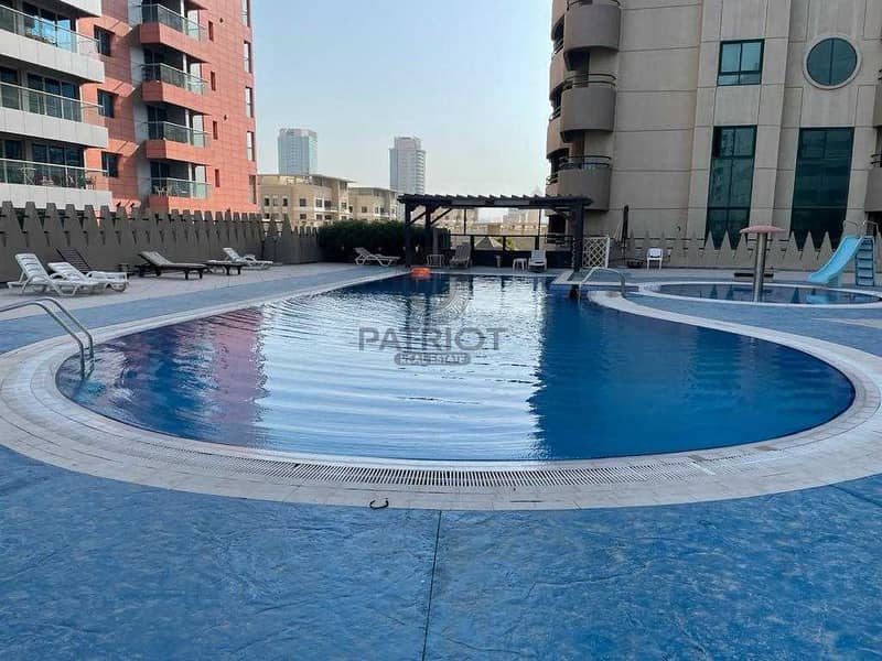 17 2 BHK with balcony only- Can do sharing partition by your own. Near to metro 200-300 metres away. Swimming pool