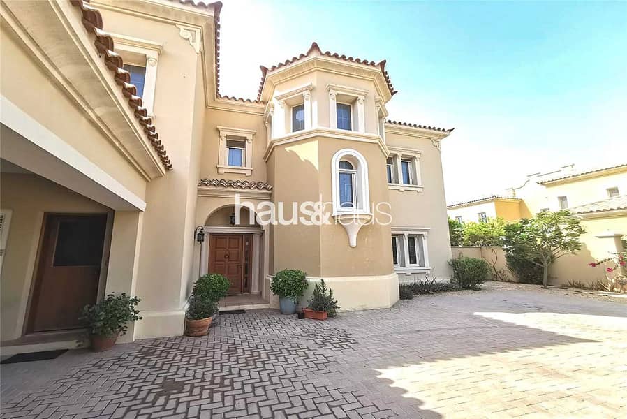 4 Single row | Beautifully landscaped | Private pool