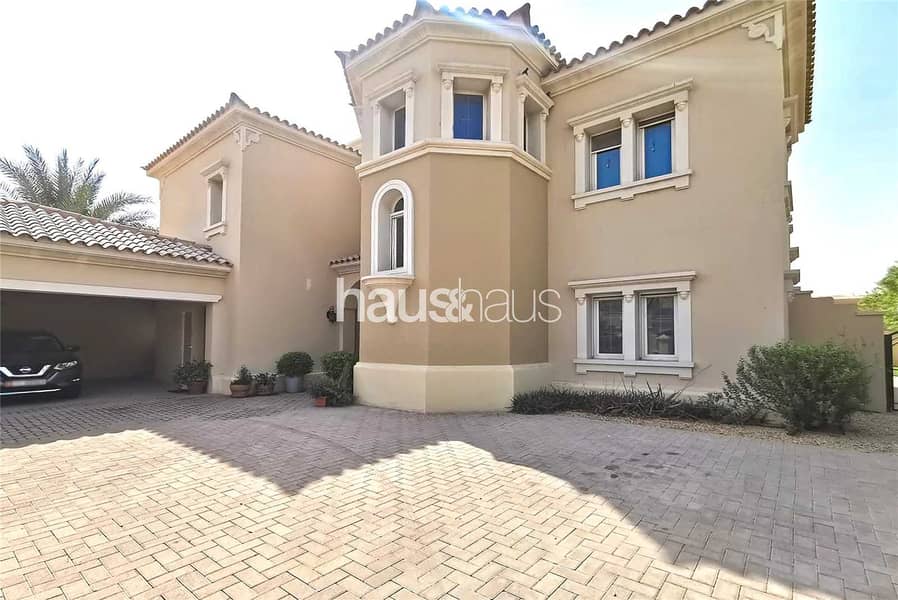 12 Single row | Beautifully landscaped | Private pool