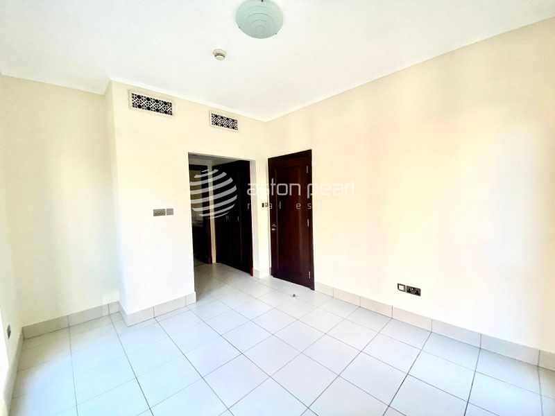 8 Vacant 1 Bedroom | Large Layout | Well Maintained