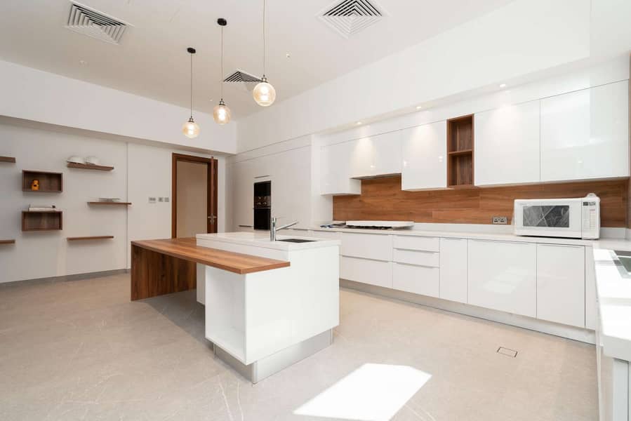 5 One of Dubai's Most Beautiful Contemporary Villas