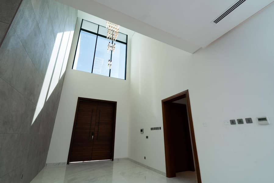 34 One of Dubai's Most Beautiful Contemporary Villas