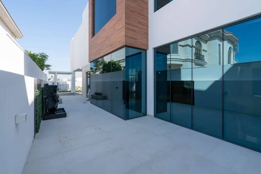 36 One of Dubai's Most Beautiful Contemporary Villas