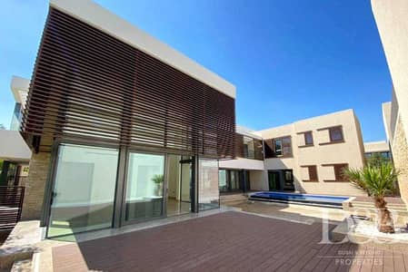 Spacious Villa with Lift and Pool Included