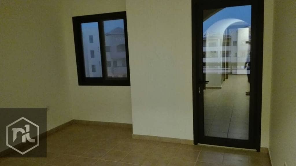 Spacious 1br with balcony -No Commission