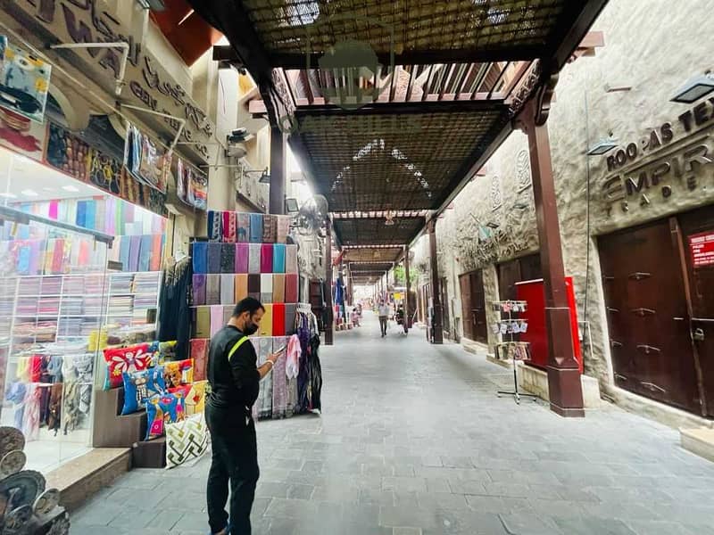 RETAIL SHOP AVAILABLE IN OLD  TEXTILE MARKET NEXT TO ABRA