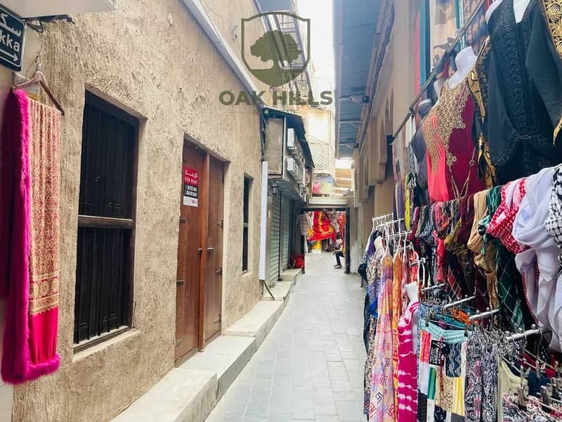 4 RETAIL SHOP AVAILABLE IN OLD  TEXTILE MARKET NEXT TO ABRA