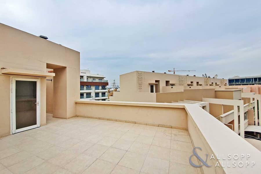 10 Available Immediately | Roof Terrace | 4 Bed
