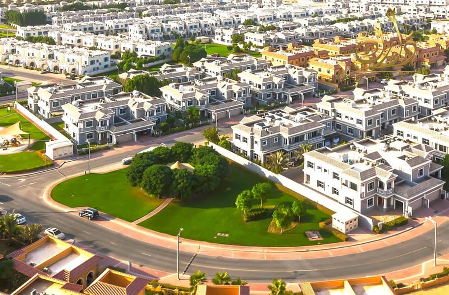 16 6BD Villa FOR sale in Dubai Land!