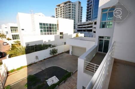 5 Bedroom Villa for Sale in Al Sufouh, Dubai - Modern Villa | Private Garden and Pool | Triplex 5 Bedroom Villa for Sale in Al Sufouh, Dubai - Modern Villa | Private Garden and Pool | Triplex