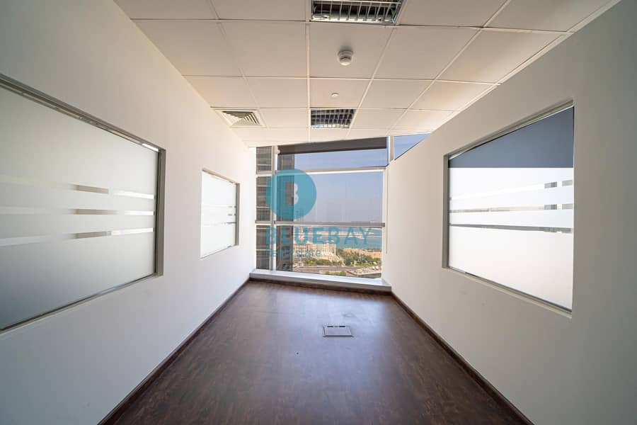 3 588 sq. ft | Semi-Fitted Office with City View in Media City