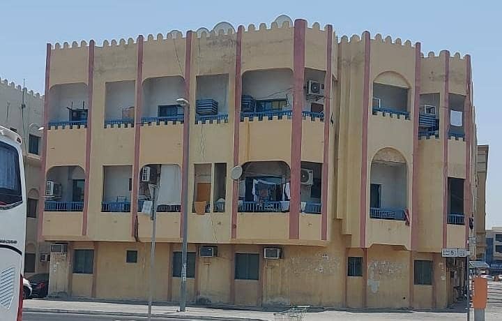 Large 4 Bedrooms  Near Deira Clock Tower - Bus Stop Behind Al Bassam Center