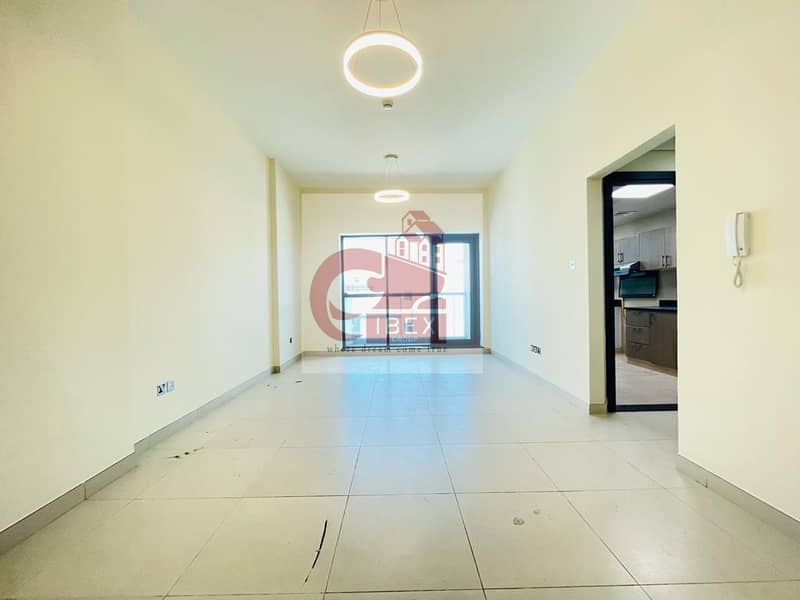 30 days free ! Spacious apartment ! With all ameneties behind of sheikh zayed road