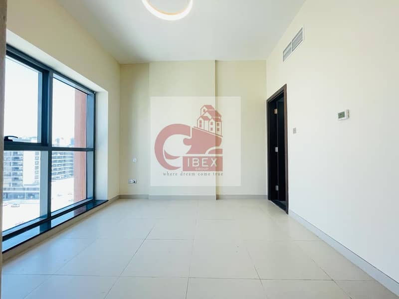 3 30 days free ! Spacious apartment ! With all ameneties behind of sheikh zayed road