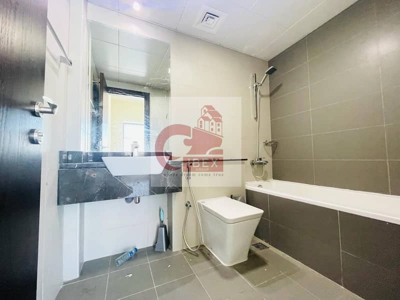 9 30 days free ! Spacious apartment ! With all ameneties behind of sheikh zayed road