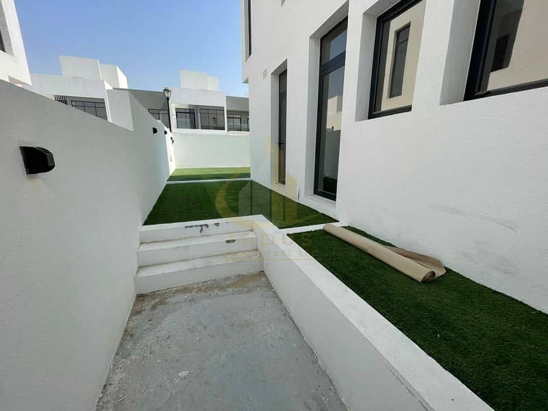 10 4BR+M | Private Pool and Garden | Jumeirah Luxury