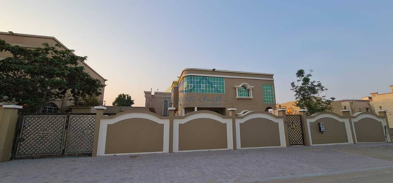 Very clean villa large area for rent in Al Mowaihat 3 with air conditioners